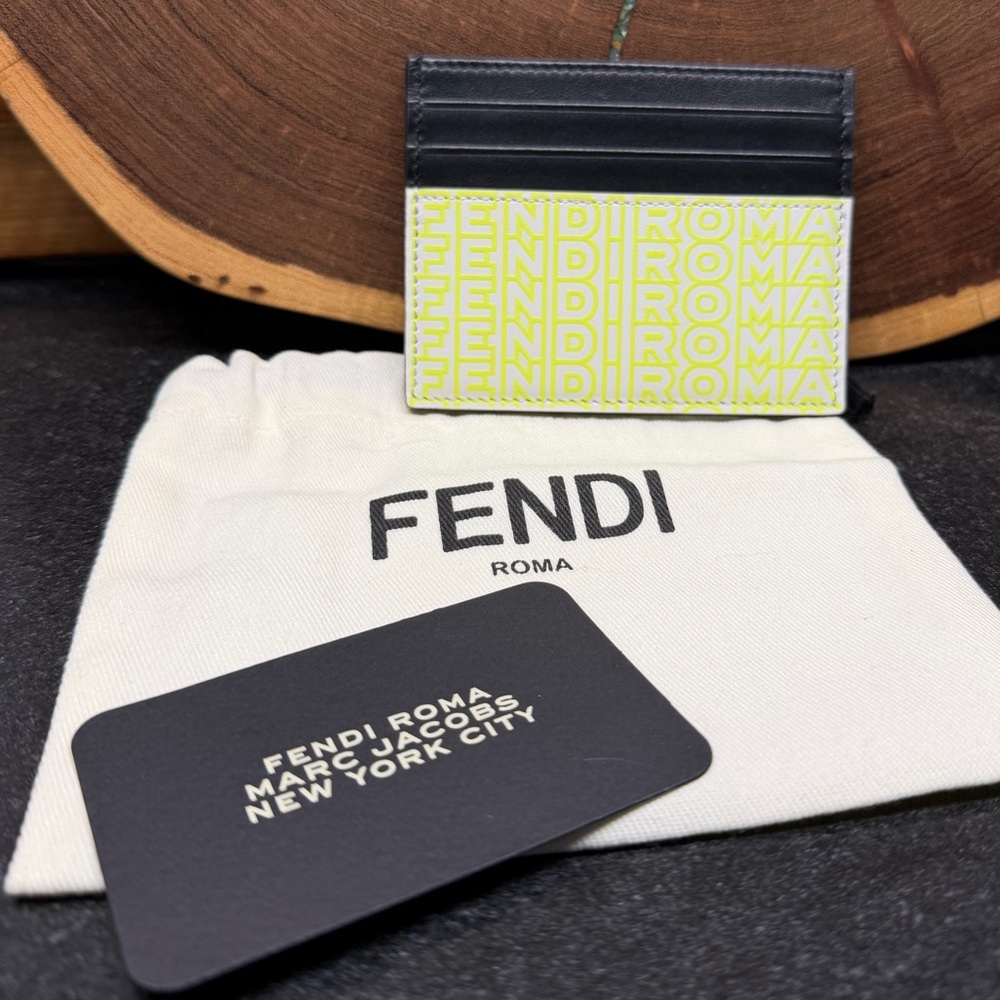 ✨EUC✨ FENDI ROMA Marc Jacobs New York City Cardholder - Stunning!